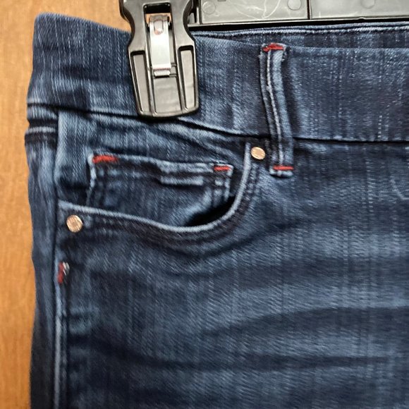 WHBM Skinny Ankle Jeans with Ankle Button Detailing - Size: 0 - Picture 4 of 16